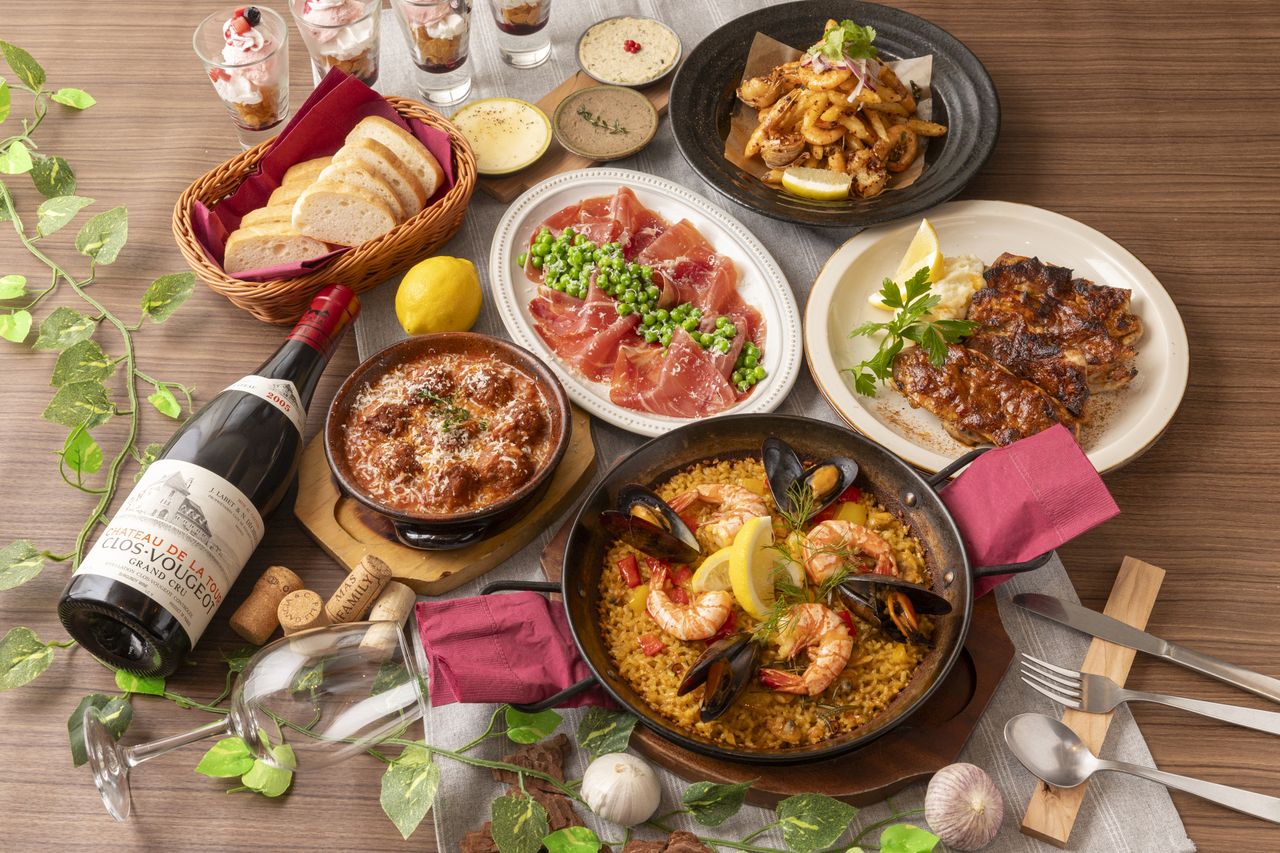 〜Casualコース〜　彩りパエリアやトマト煮込み・若鶏もも肉のグリルなど全7品〈2h飲み放題付き〉