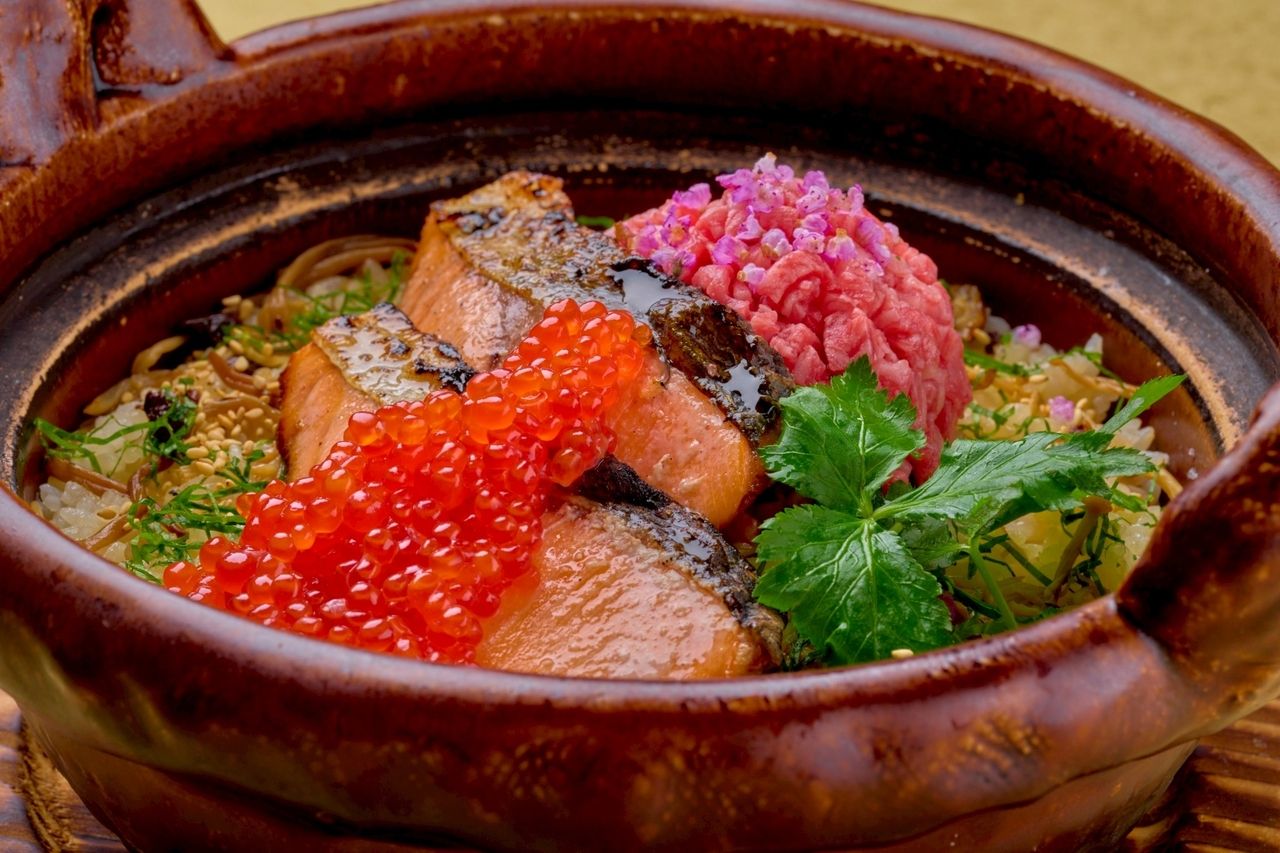 期間限定11月15日まで。【季節の食事とスペシャリテコース】飲み放題付き！季節限定「秋鮭と和牛の土鍋御飯」満足度満点の「厳選ヒレ肉のブリオッシュカツサンド」をご提供。