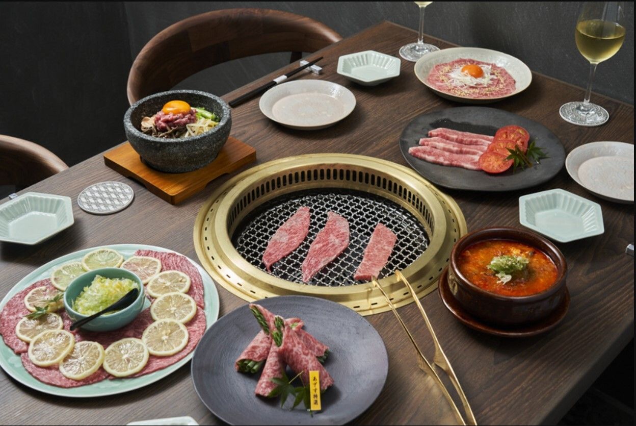 Enjoy all of our recommended dishes in this 15-course [Luxury Chef's Choice Course]