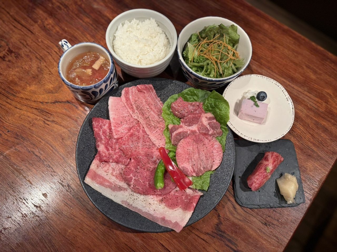 [Classic ★ Tasting Set] Includes popular Wagyu beef nigiri sushi! Enjoy a tasting comparison of 30-day aged KINTAN, 3 types of kalbi, and 3 types of loin! 2,980 yen