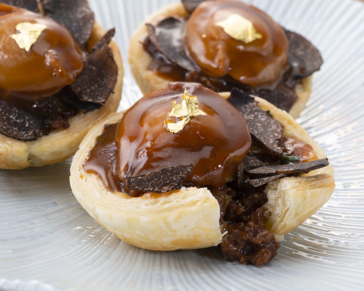 ◆土日祝日限定ランチ◆【女子会ランチコース】WEB限定で土日祝日のみお得な女子会ランチコースは鮑・トリュフ・和牛の黒胡椒パイ、デザートはエッグタルト