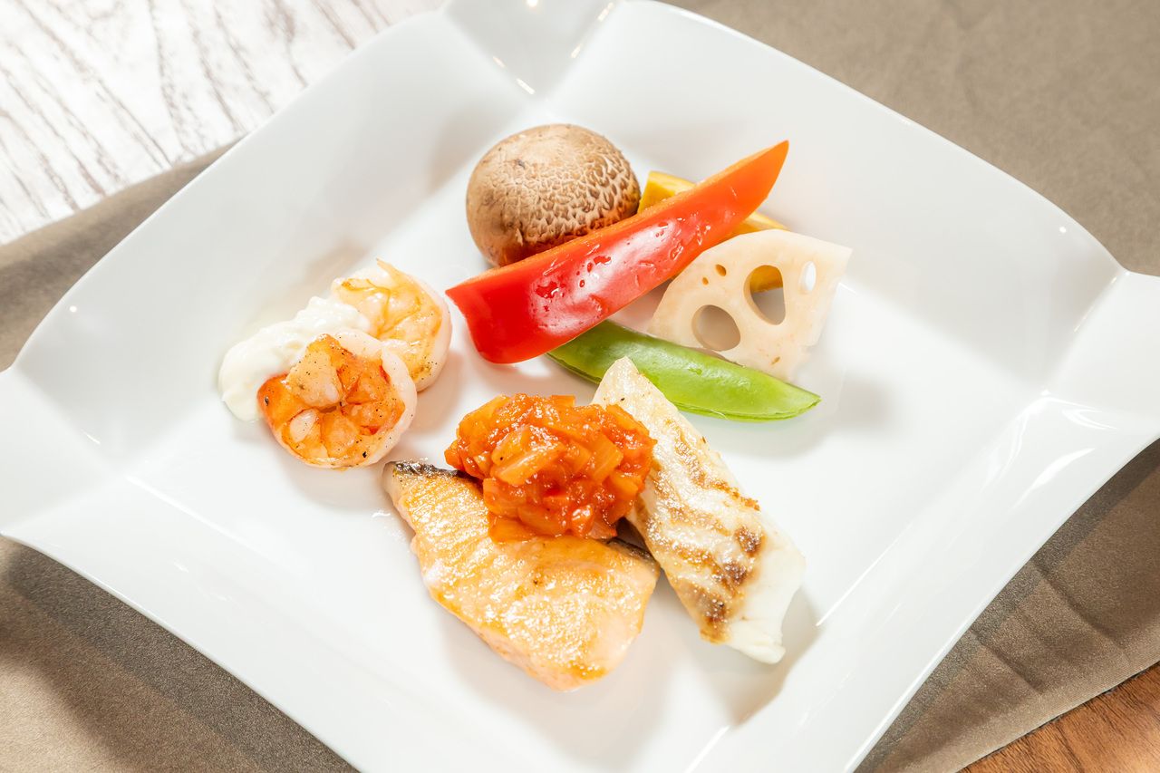 3 çeşit deniz mahsullü teppanyaki menüsü (sadece öğle yemeği)