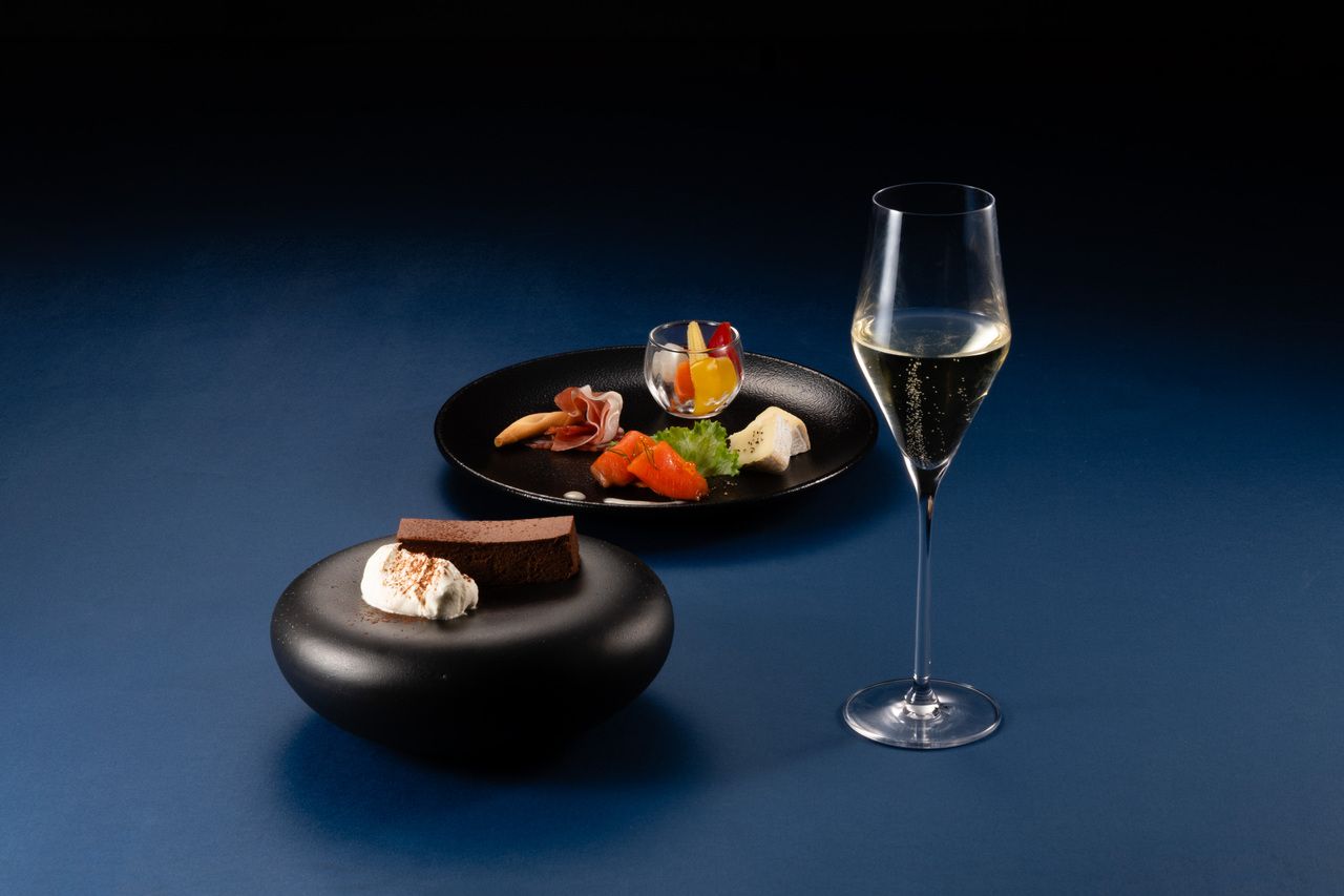 Evening Sweets Soiree & Petit Savory Set (Includes 2 Drinks of Your Choice)