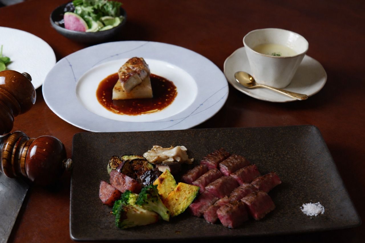 1/16～2月末まで！祝101周年【ランチ】大和の四季コース～冬～　冬の前菜　フォアグラと大根　旬の鮮魚と海老　お好みのステーキ　ガーリックライスにデザートも！