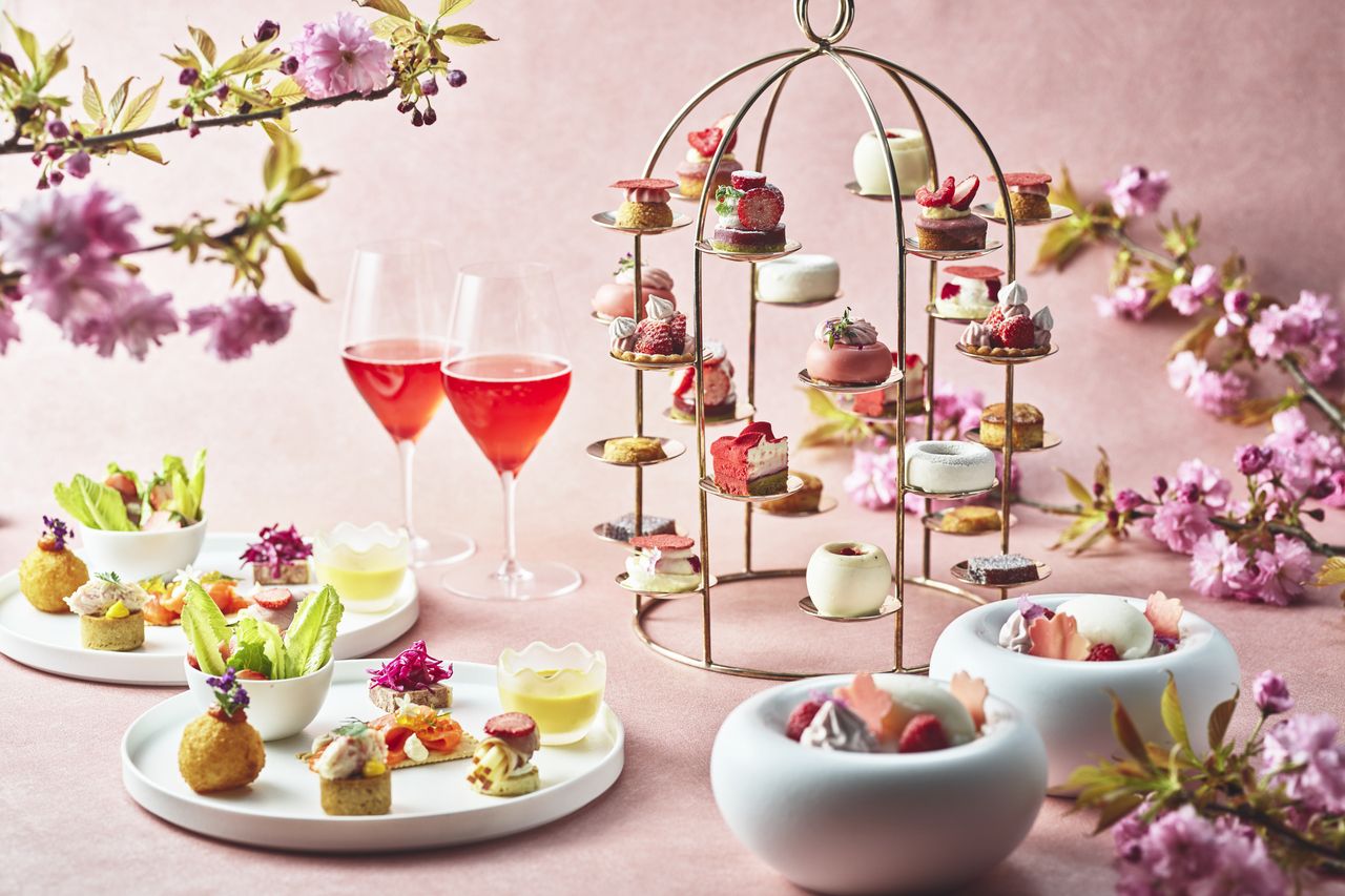 【7:00 PM】 Strawberry Afternoon Tea + Free Floating Tea