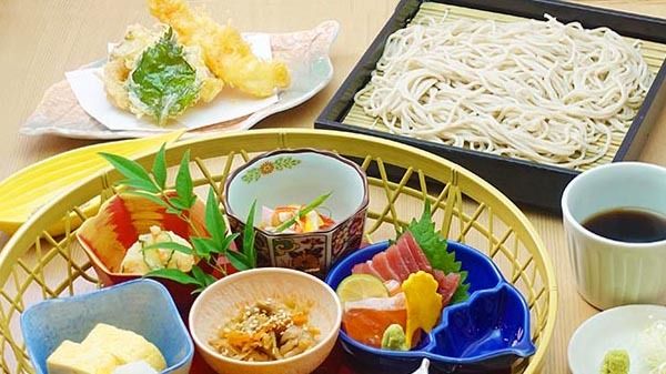 [Flower Basket Meal - Tempura Color] Includes coffee and dessert after the meal