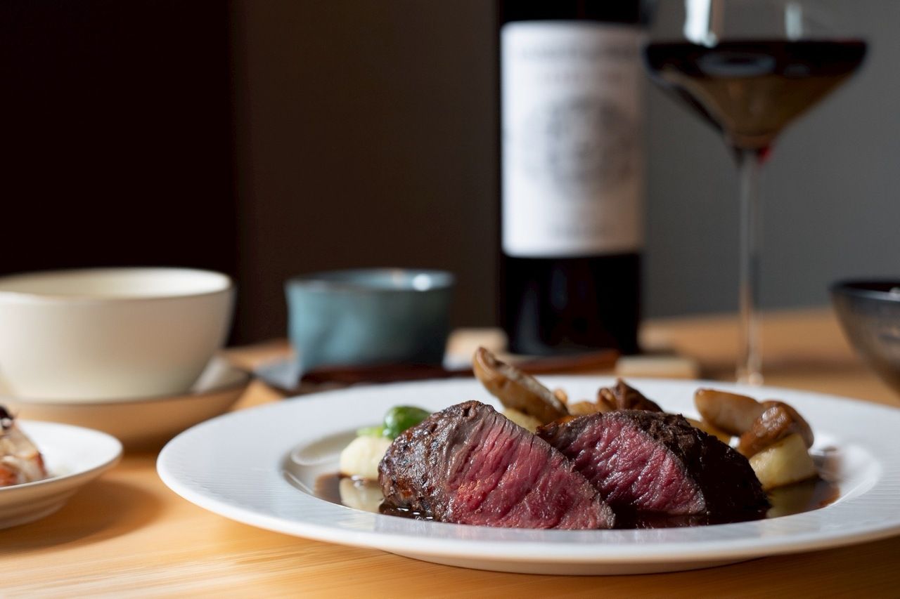 《Chef's Choice Lunch: Fish Dish & Chef's Special Wagyu Beef Steak Course, Includes 1 Soft Drink - ¥13,000》
