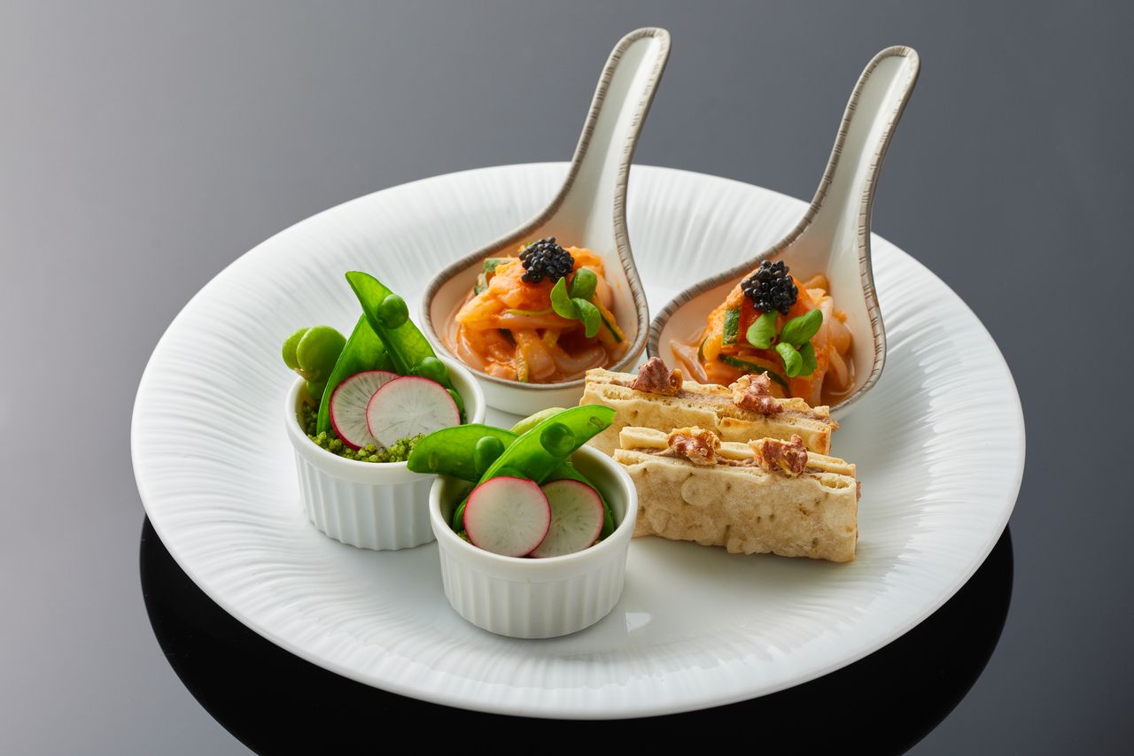 【夜のアフタヌーンティー】海鮮と仔羊のトマト煮込みなど全9品＋2時間飲み放題（4/1～5/31）