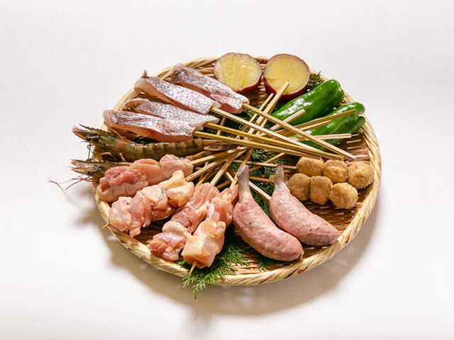 [Our Signature Grilled Dishes] Enjoy our proud Fukufuku Tofu Hot Pot, grilled sea bream skewers, and other dishes cooked over a hearth.