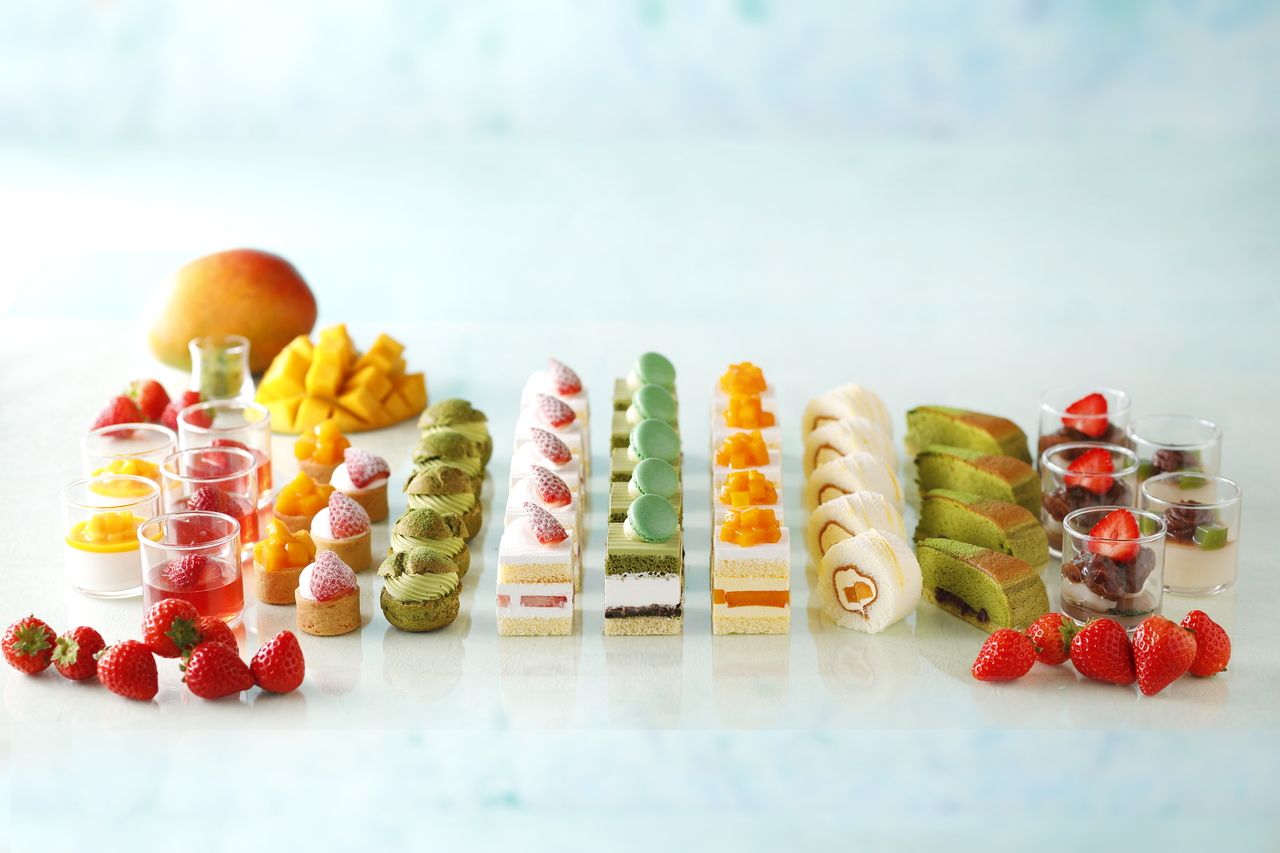 < Adult rate for WEEKDAYS> Sandwich & Dessert Buffet: Strawberry, Matcha & Mango