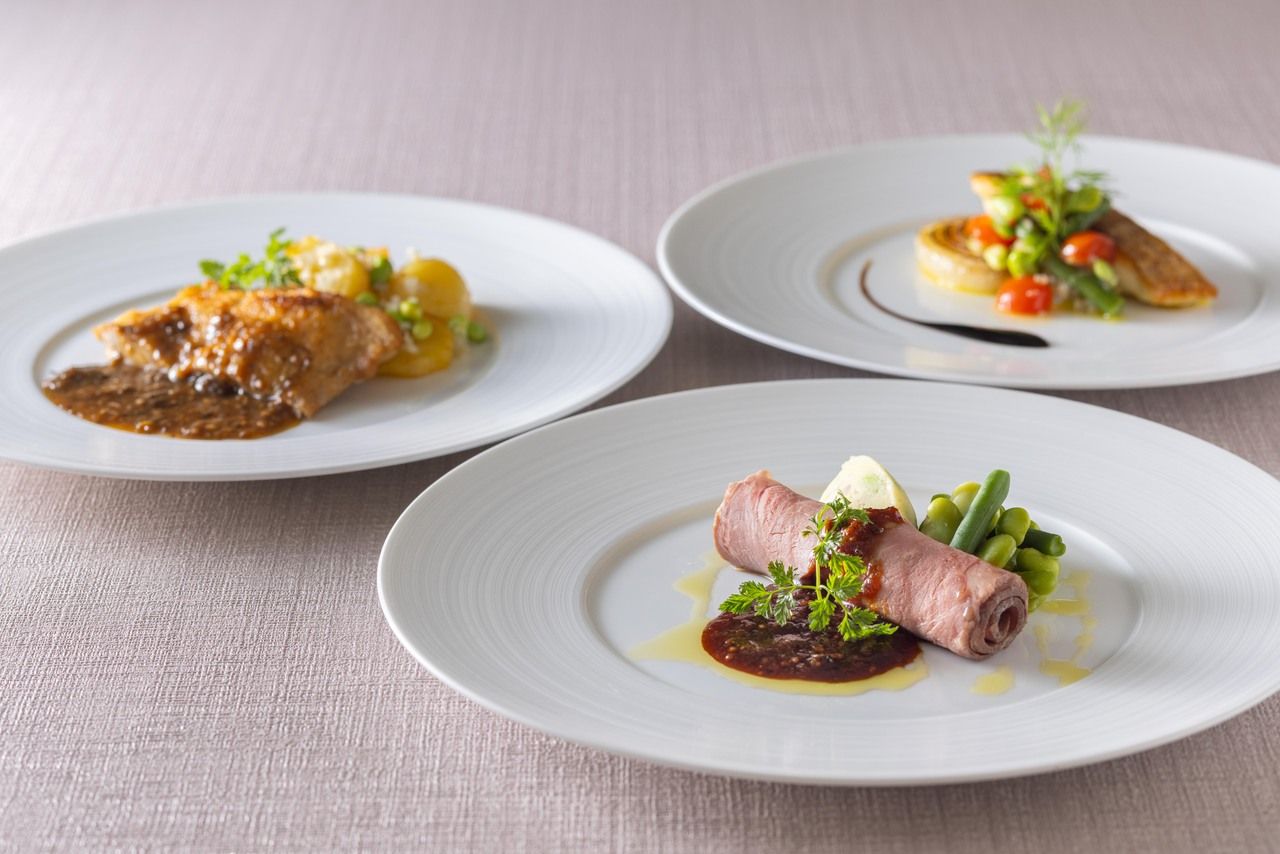 平日メイン付きランチブッフェ　4,000円