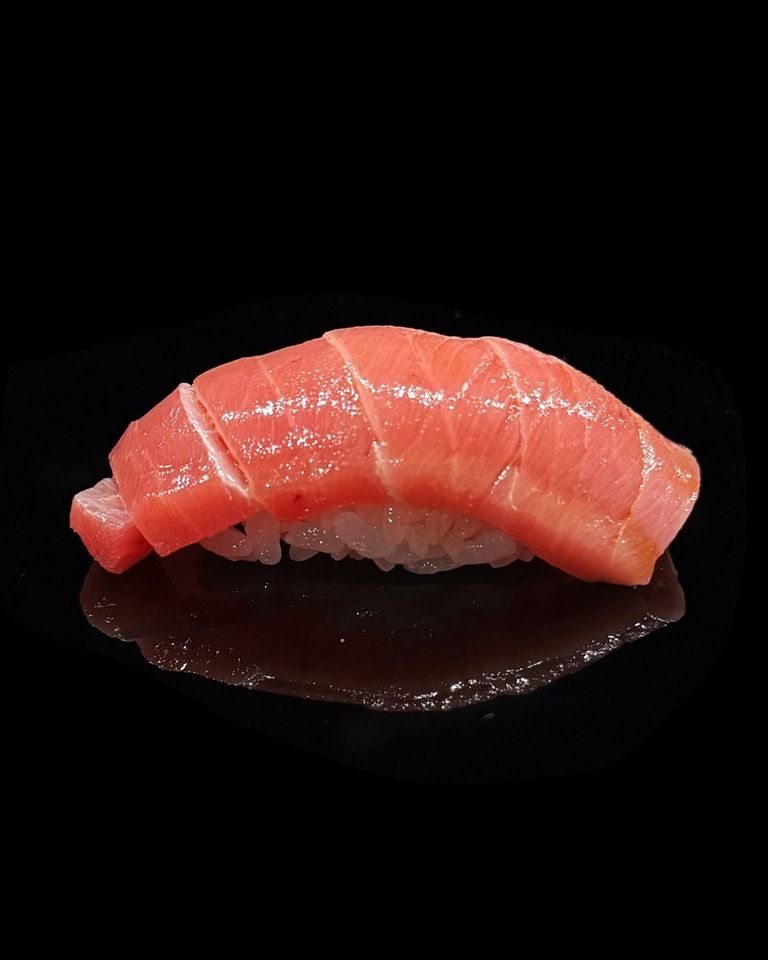 Comience con seis platos de nigiri (a la carta, se aplican cargos adicionales)