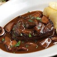 【季節おすすめコース】　牛フィレ肉グリル　赤ワインソース　乾杯にフランチャコルタ付￥9800円→￥8000(税込)
