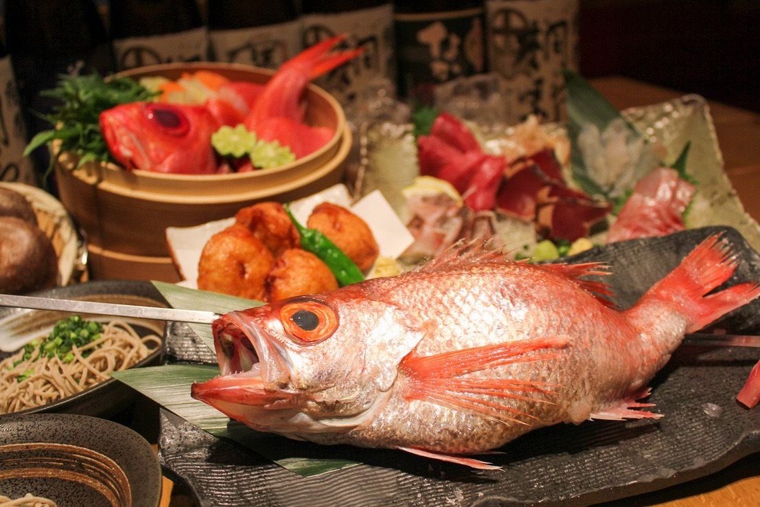 [Includes 2 hours of unlimited drinks] ◆Course featuring steamed black snapper and shellfish in sake, plus grilled blackthroat seabream ◆ 7 dishes, 10,000 yen