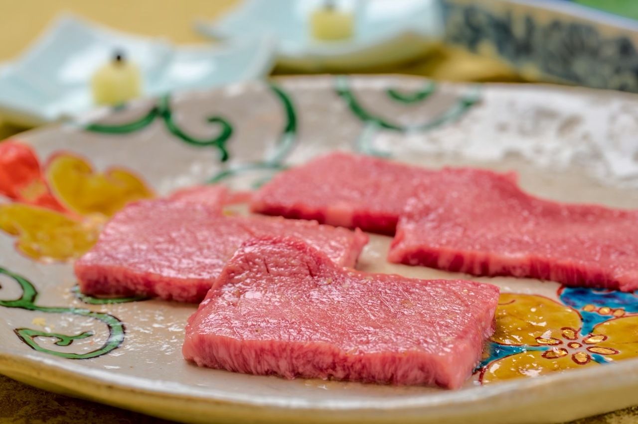 Limited time offer until September 15. New “Usumitsu Special Course” includes all-you-can-drink! Featuring “Wagyu beef yukke with rich egg yolk,” “7 carefully selected grilled dishes,” and “white freezing cold noodles.”