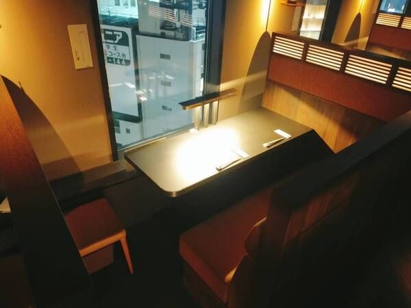 隣の席が見えない半個室のペア席