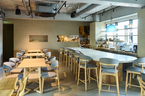 店内テーブル