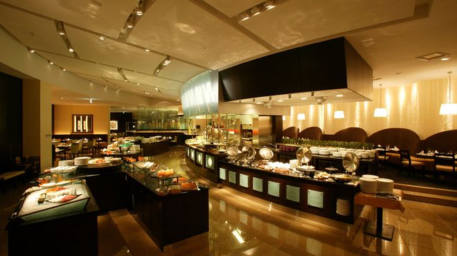 Super Buffet Glass Court