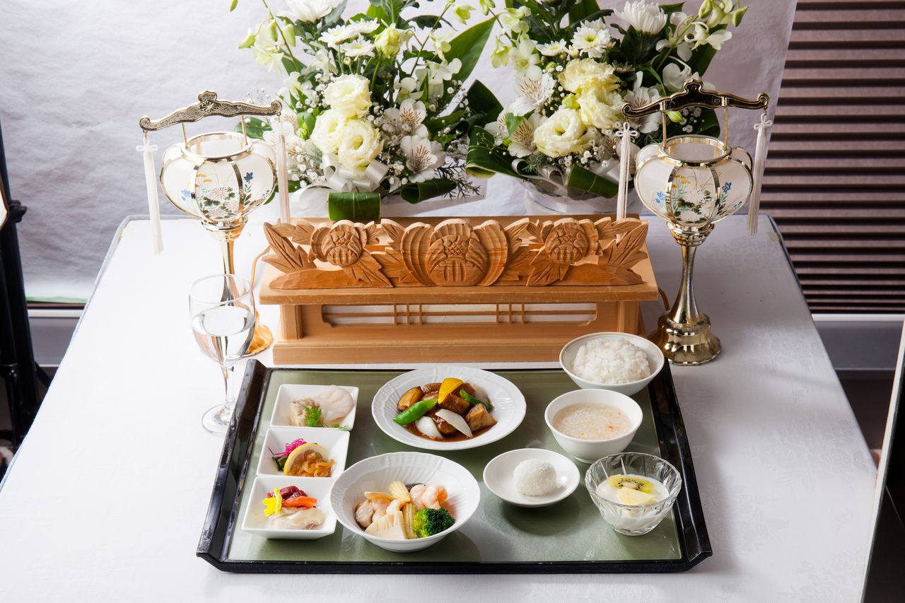陰膳