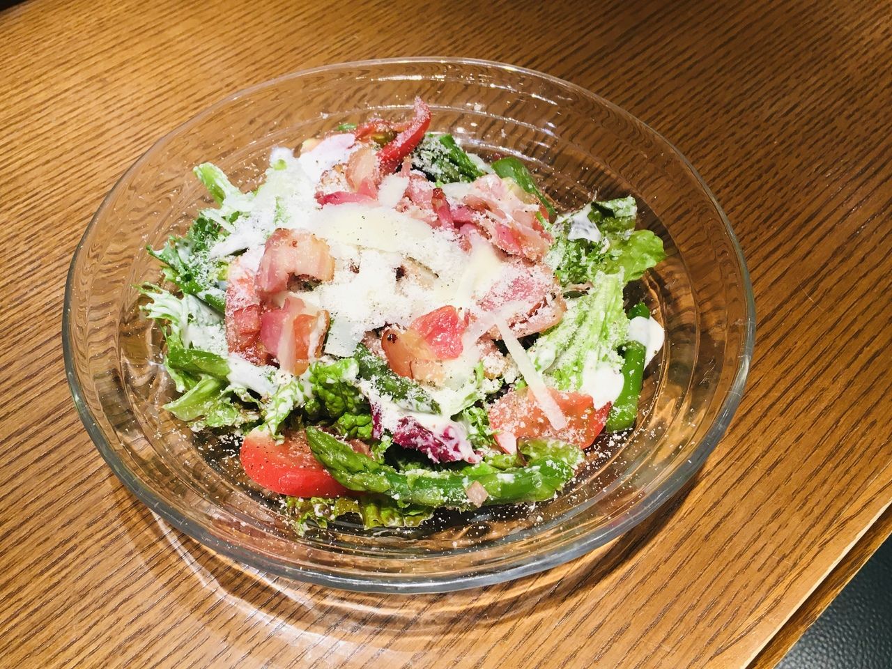 チーズたっぷりシーザーサラダ