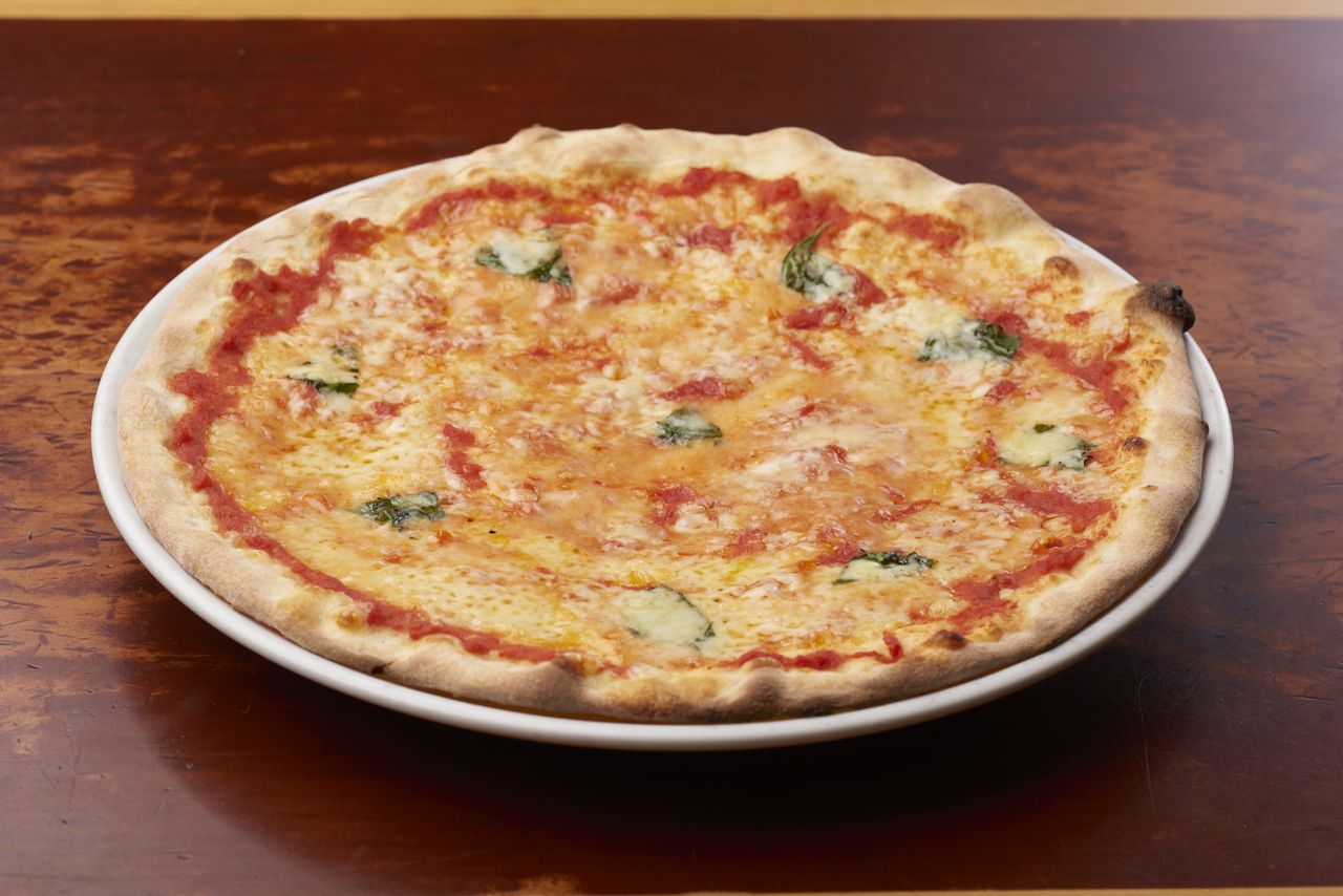 センプリチェ（トマトソース、チーズ、バジル）