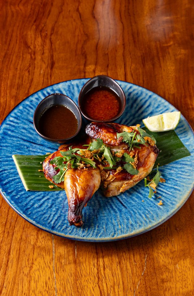 タイ風仕立ての骨付き鶏もも肉”ガイヤーン”付きお店の人気メニューを揃えたコース　全11品　（4名様～）