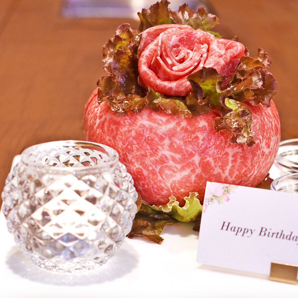 사전 주문 한정 선택할 수 있는 메시지가 있는 고기 케이크