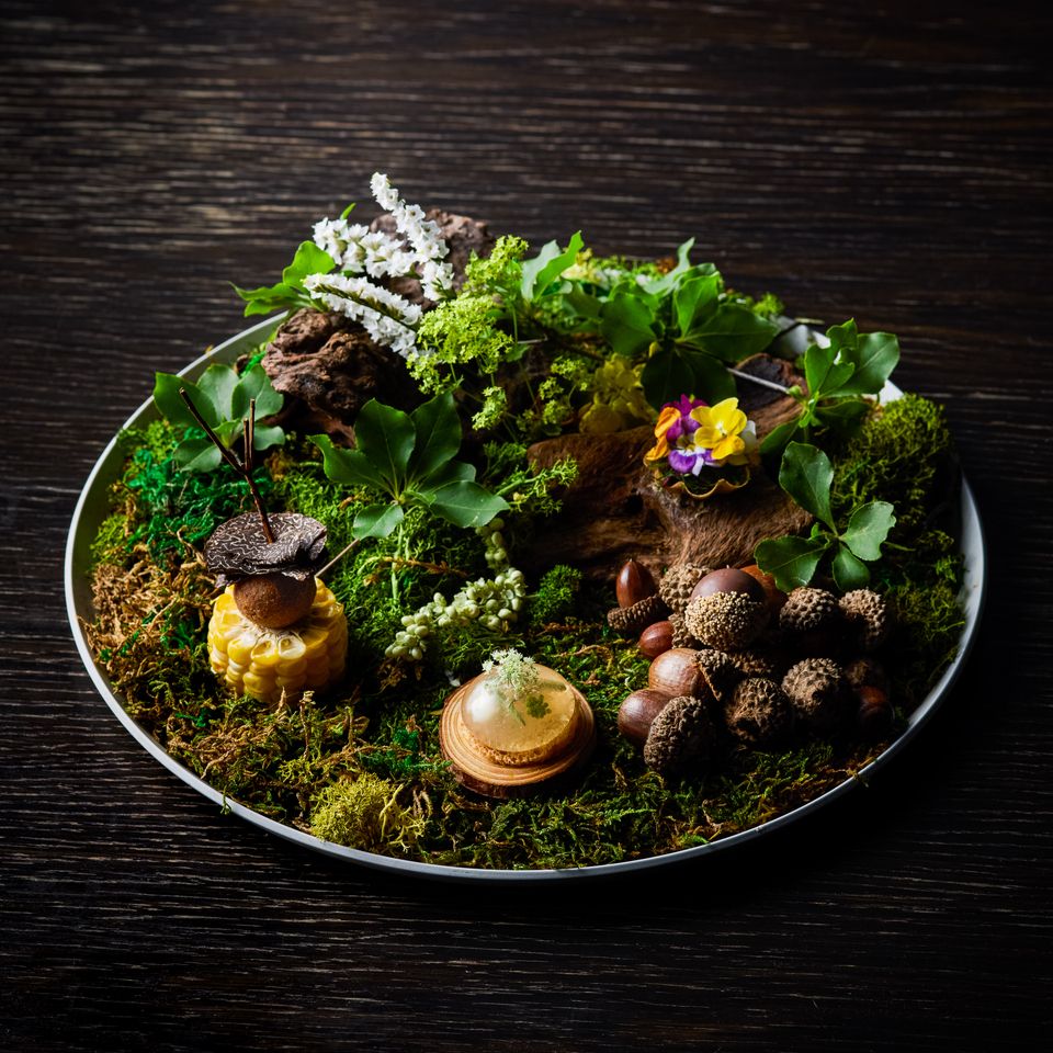 Mulai tanggal 1 Desember  Kursus omakase 7 menu standar yang menggunakan bahan-bahan musiman