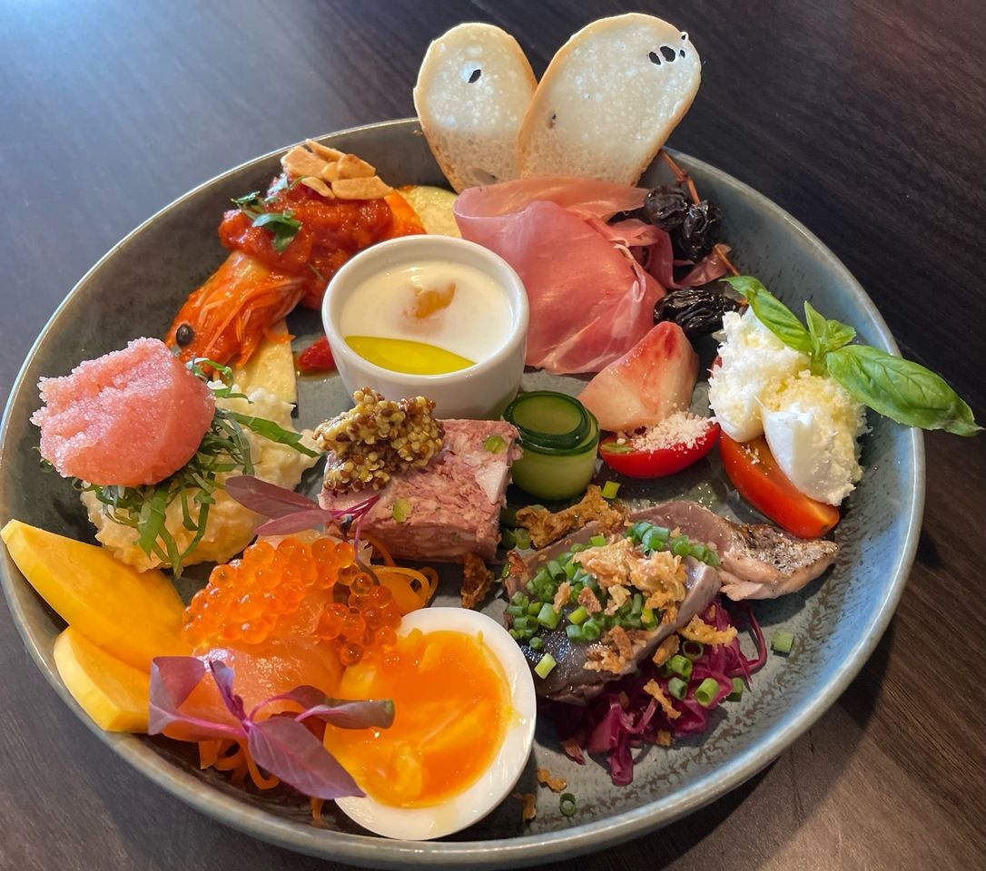 お席のみご予約　アラカルト［前菜盛り合わせ付き］