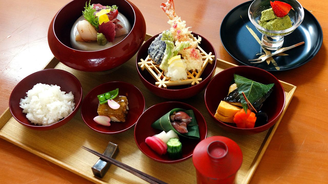 昼席　春日和 応量器御膳