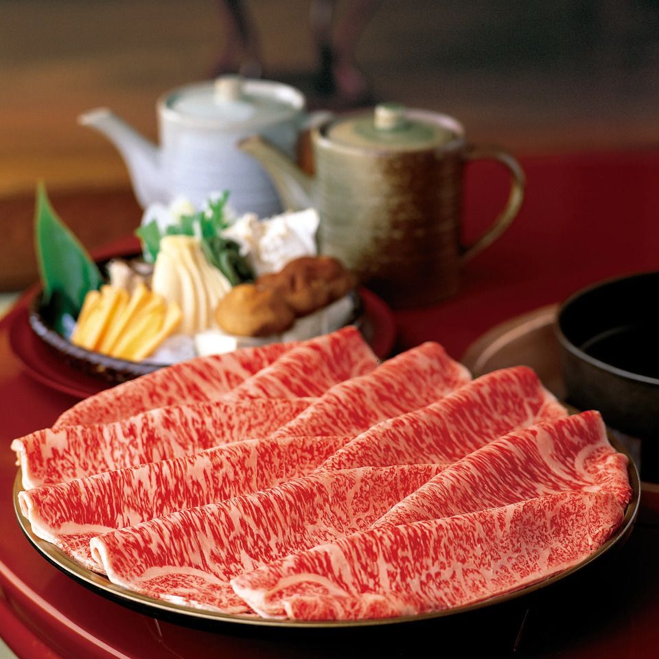 牛たん炭火焼と松阪牛「1%の奇跡」すき焼コース