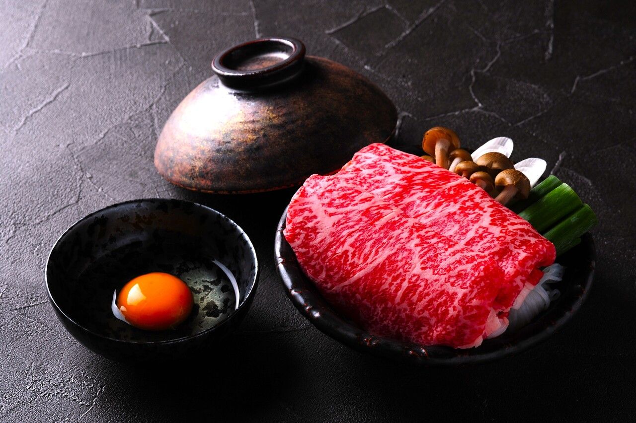 [Entertainment/dinner] "One pot per person" Kuroge Wagyu beef sirloin sukiyaki banquet 7 items in total