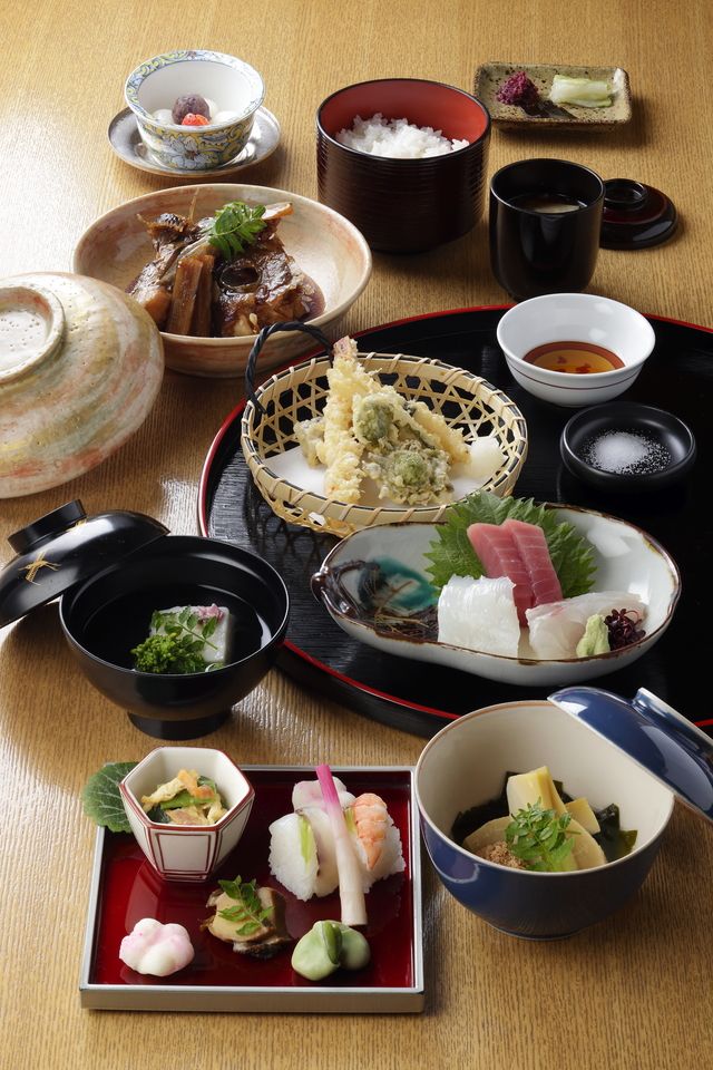 会席料理 若紫 8,800円（税込）