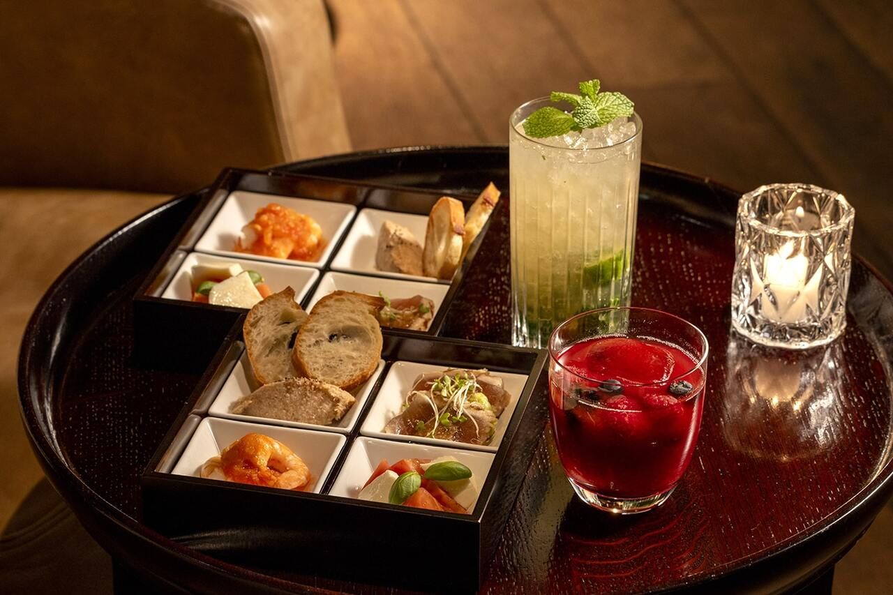 【Bebida con aperitivo】 ～Assorted Tapas and 2 Drinks～