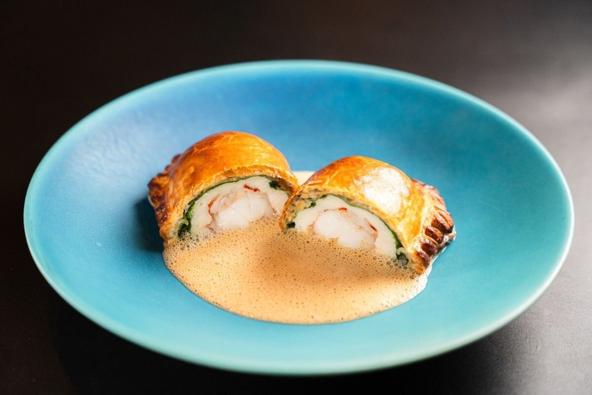【Homard en croute course】季節の前菜から、オマール海老のパイ包み、その日最高のお肉料理まで味わえるフルコース　全８品