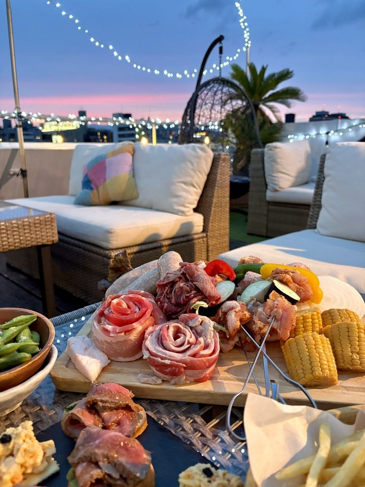 手ぶらで気軽に♪南国風屋上テラスで祇園の街並みを眺めながら【90分飲み放題付BBQコース】お席2時間制