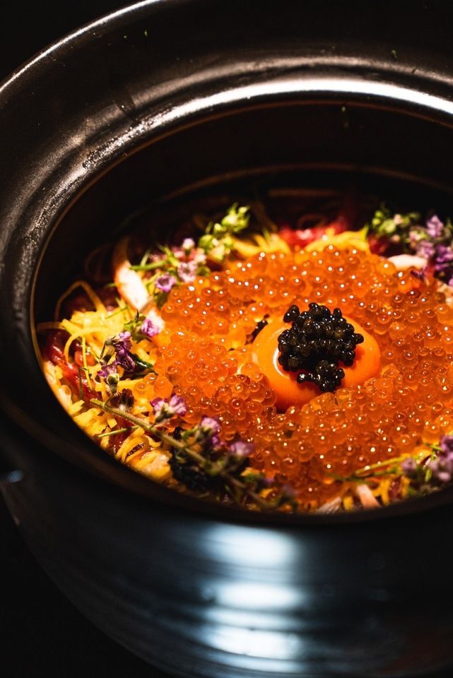 ★Новое блюдо [S-курс] Роскошное блюдо, подходящее для празднования открытия, включающее «Чистокровную говядину Тадзима», императорскую семью мира говядины Вагю и роскошный рис в глиняном горшочке, которым можно насладиться только сейчас.