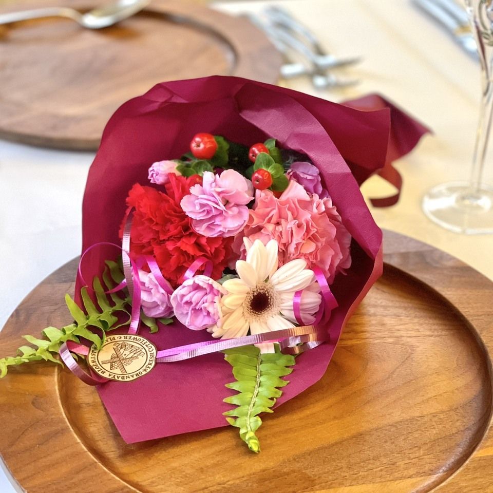 ■グループに1つミニブーケ・乾杯ドリンク付！大切な方へお花付きランチ！母の日・父の日などにも￥7000【税サ込】