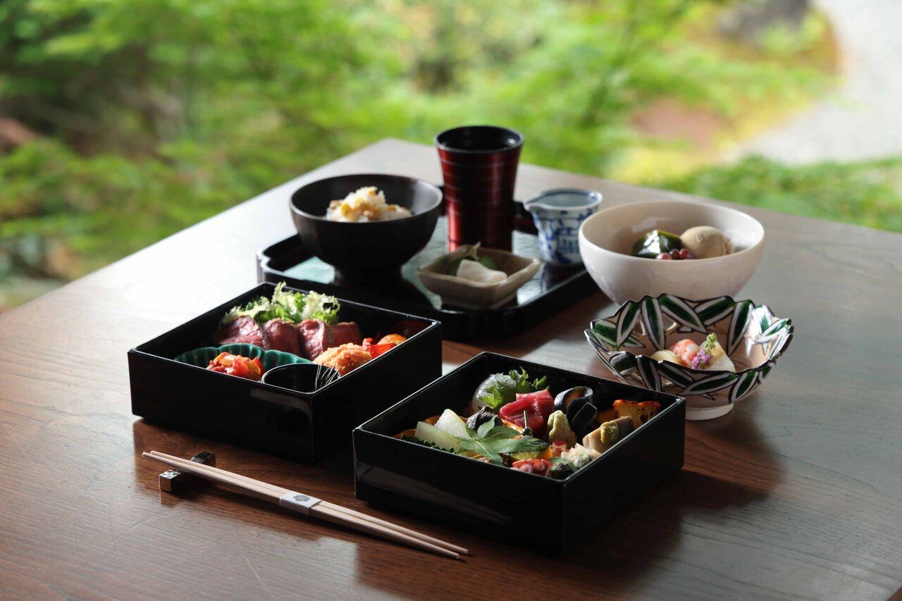 LUNCH COURSE "TOKINOKA" with One Drink and OWAN Upgrade