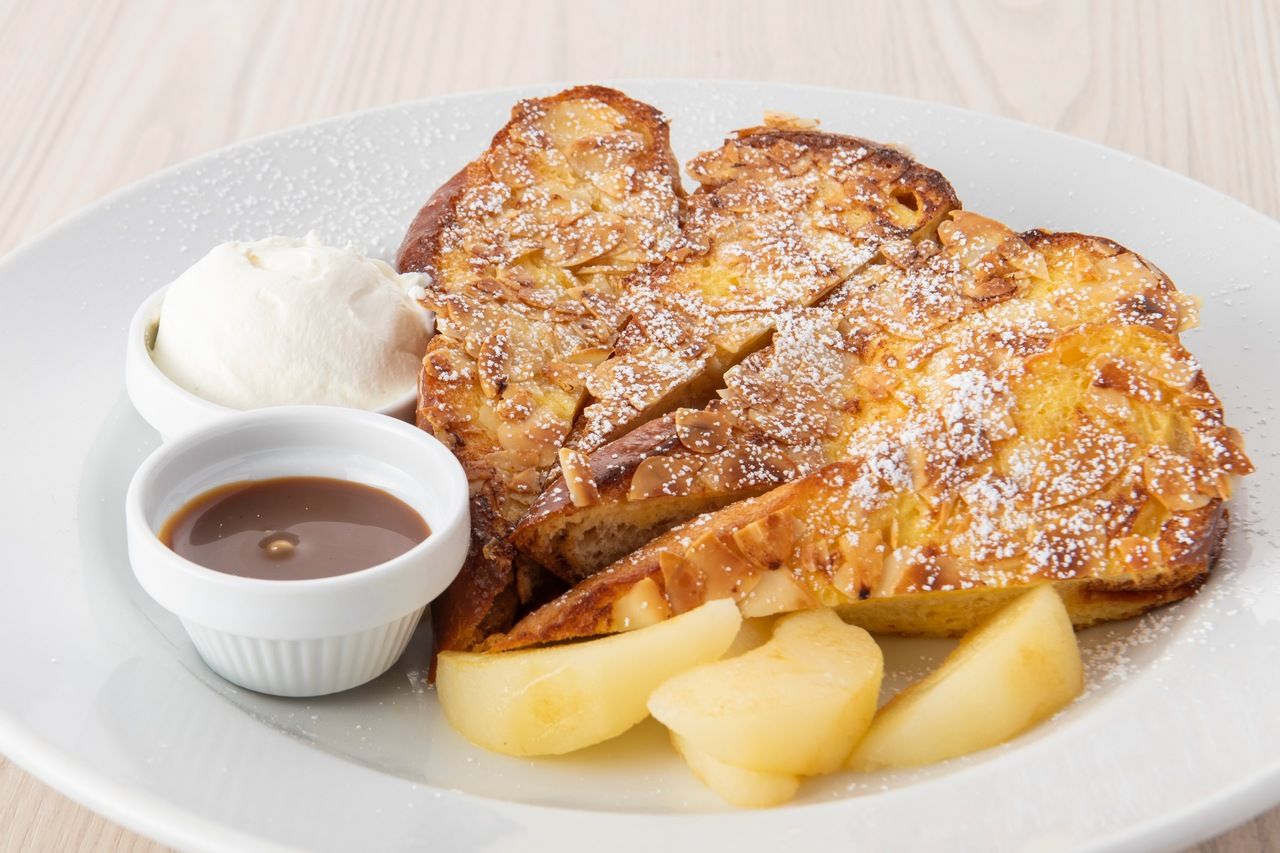 ALMOND FRENCH TOAST WITH SAUTÉED PEARS