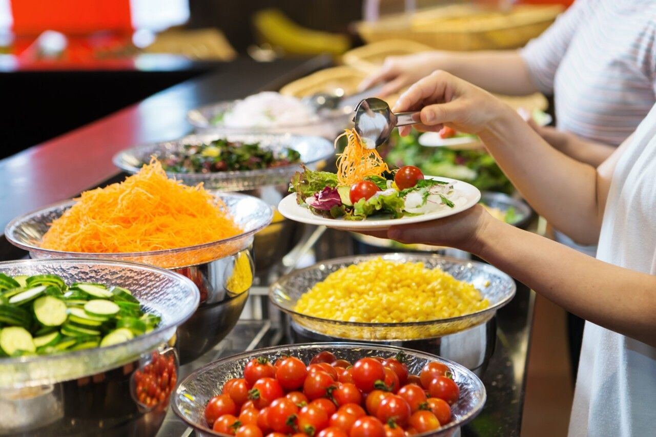 【土日祝ランチ】選べるメインディッシュ&サラダ•スープ•ピザ•パンケーキブッフェ•ドリンクバー付