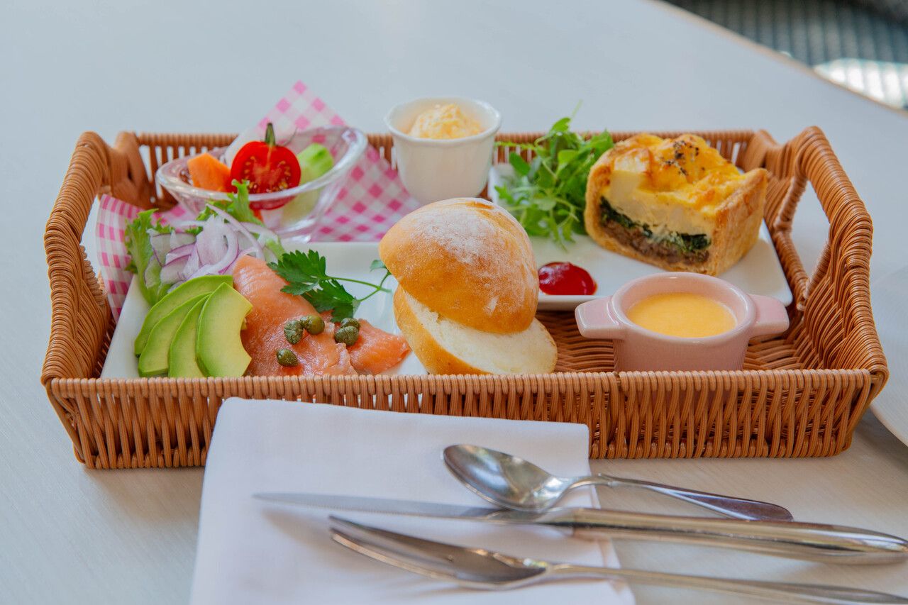 Moore House 篮式午餐 | 三文鱼牛油果（饮料套餐）