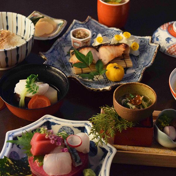 [使用鸭川料理地板座位]季节套餐，共8道菜
