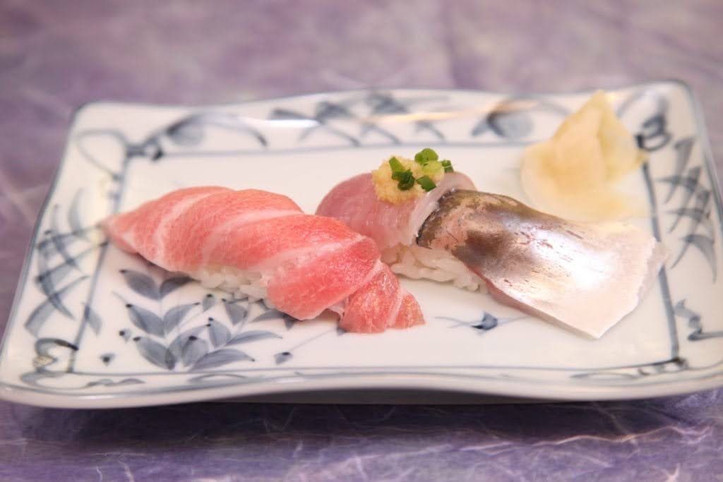 旬のおまかせ握り 5,000円 10貫+細巻1本+味噌汁