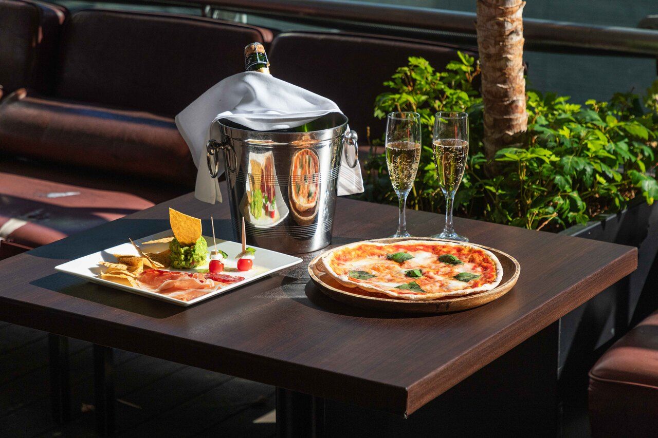 Terrace dining plan for 4 people: 2,500 yen per person (tax and service charges included)