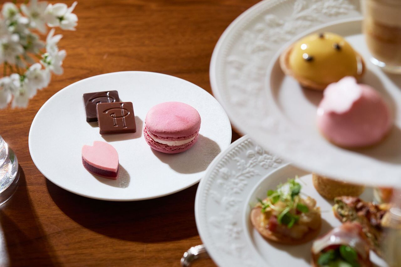 [Glass of champagne ]PIERRE HERMÉ PARIS Afternoon tea set