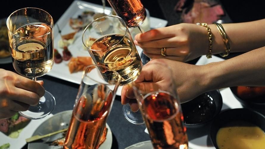 executive free-flowing wine option 120min