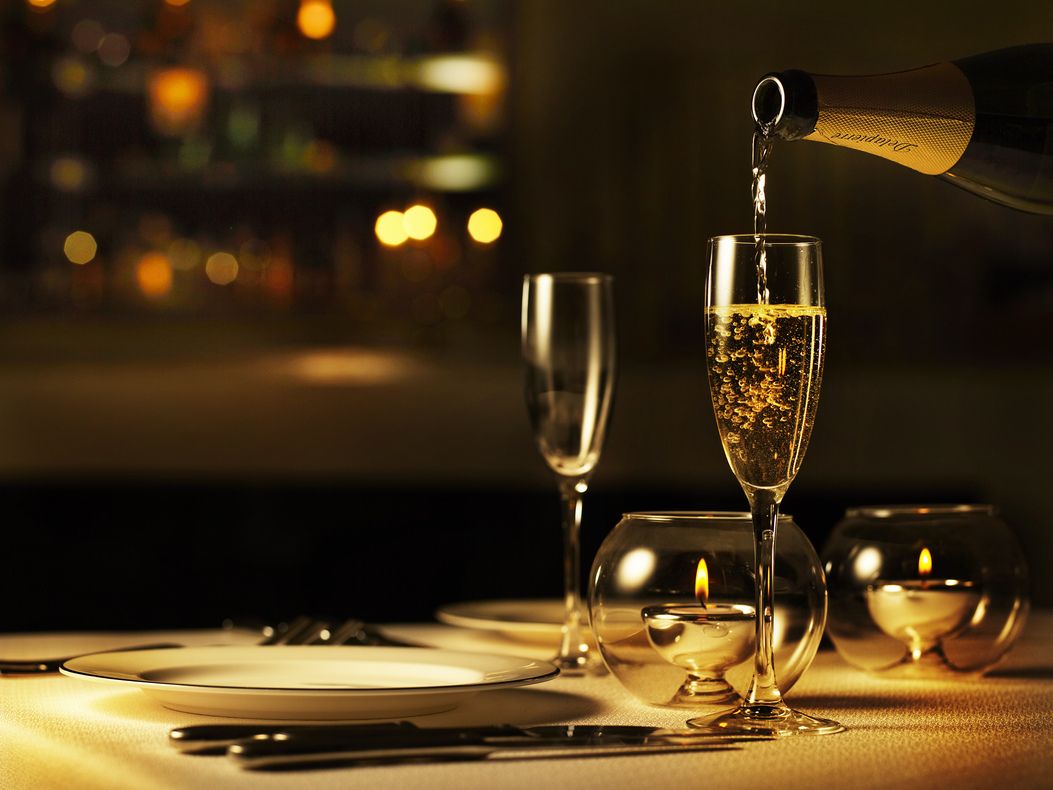 【周年コース】乾杯シャンパン+トラフグ、黒毛和牛、あまおう苺など全7品