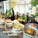 【週末プレミアムランチセレクトビュッフェ　2,600円】タイ王道料理一品＋副菜＆サラダ＆デザートバイキングのお得なLUNCH☆