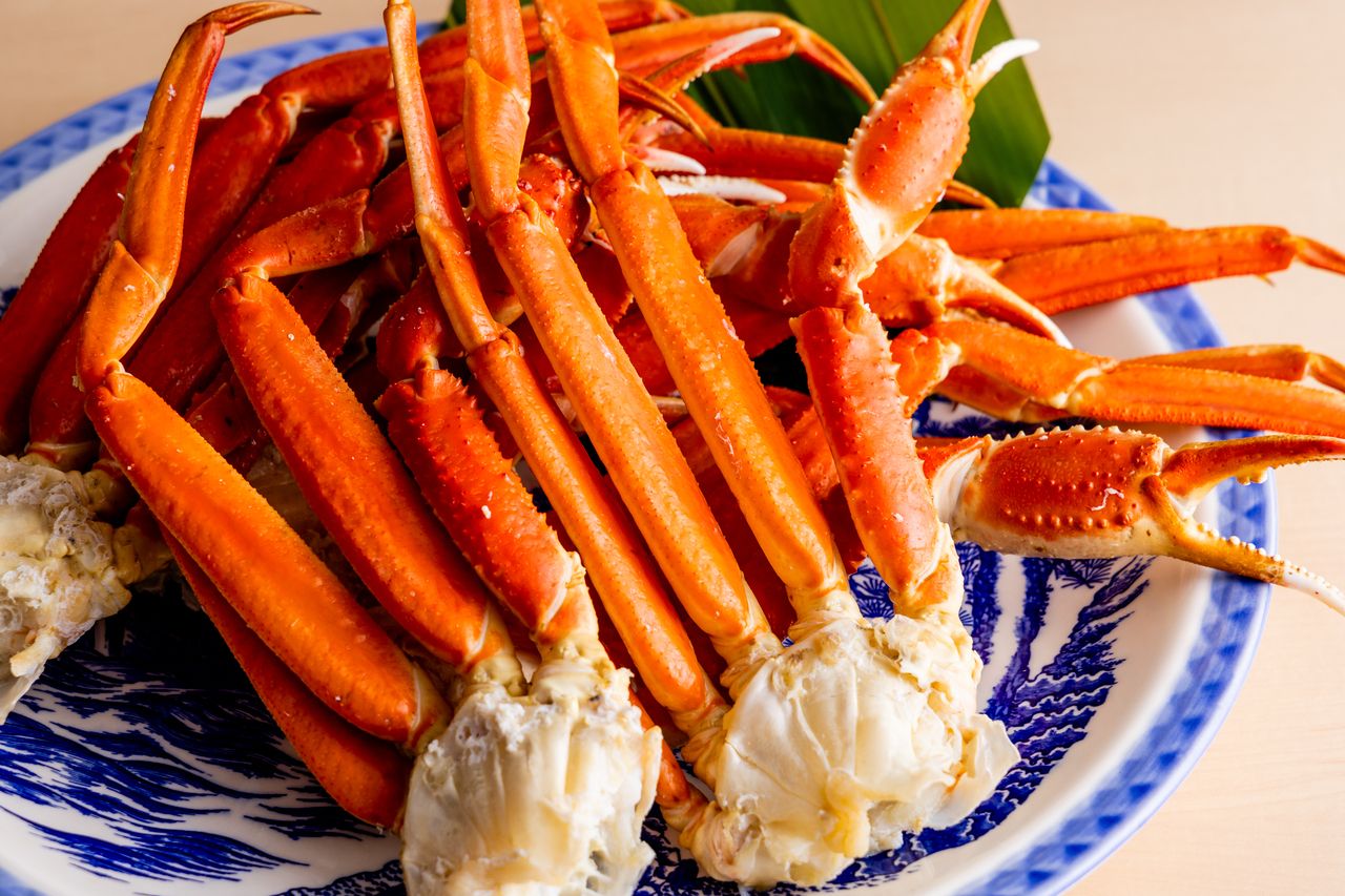 "All-you-can-eat seafood beach grill and snow crab course" (153 luxurious seafood dishes including premium abalone) 100 minutes 9,980 yen (excluding tax)